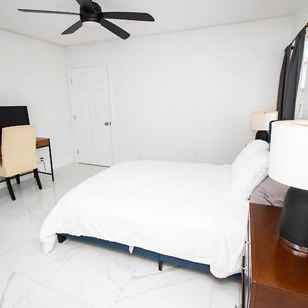Shared Home - Close To The Beach Riviera Beach Bagian luar foto