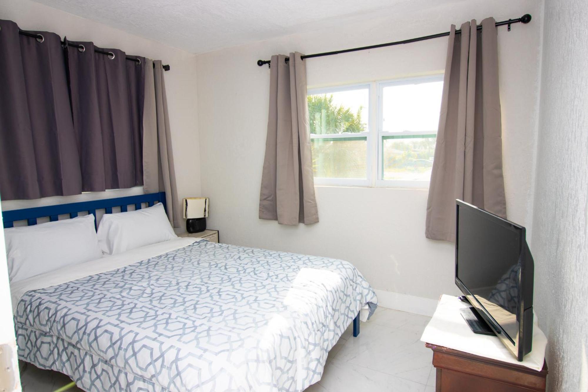 Shared Home - Close To The Beach Riviera Beach Bagian luar foto