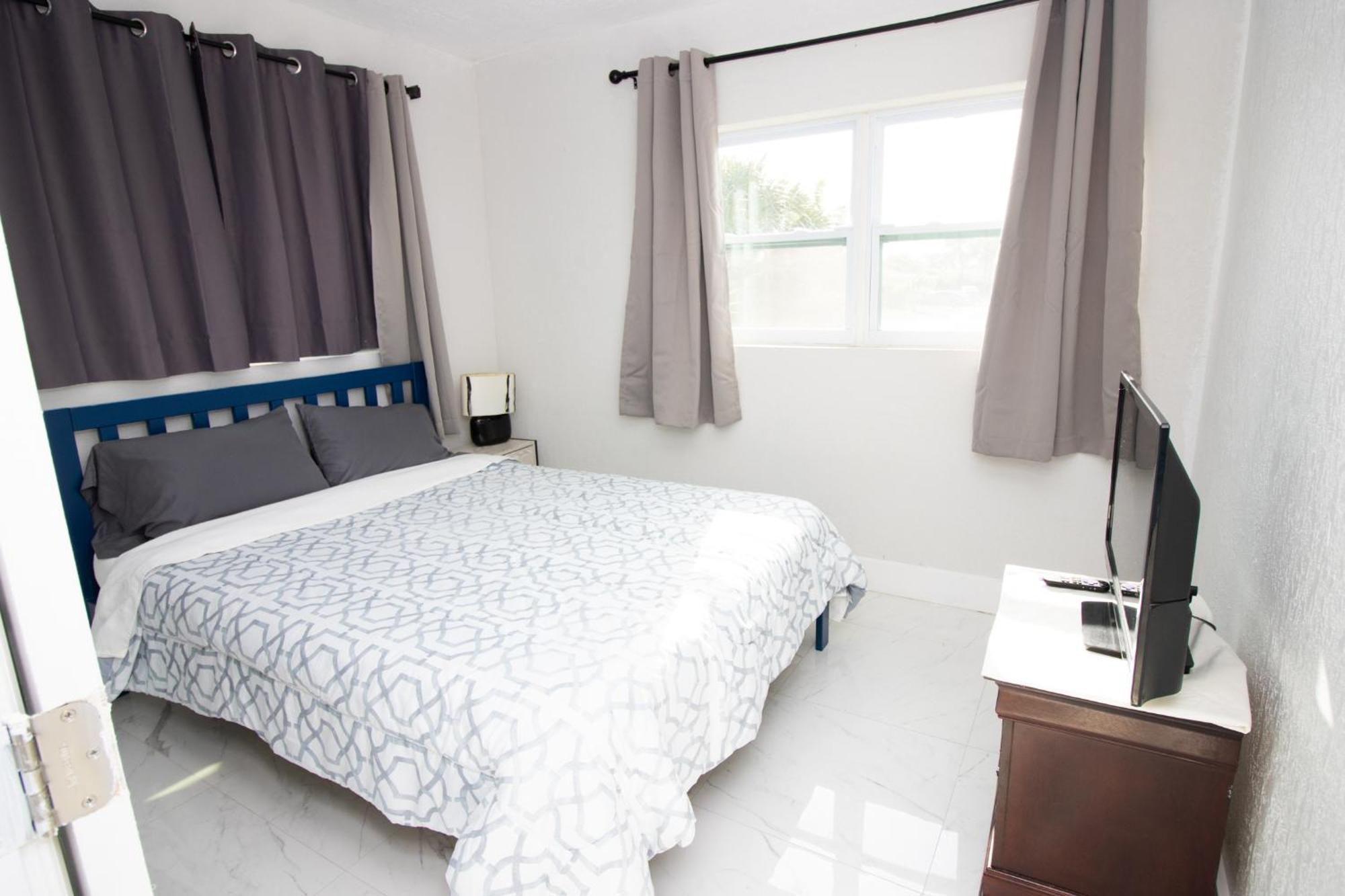 Shared Home - Close To The Beach Riviera Beach Bagian luar foto