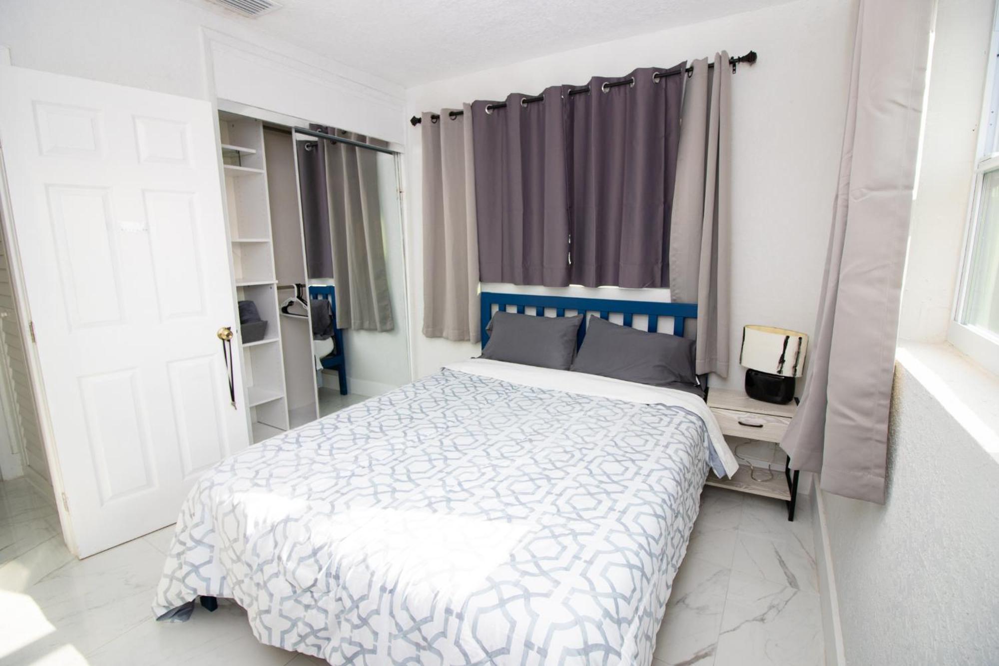 Shared Home - Close To The Beach Riviera Beach Bagian luar foto