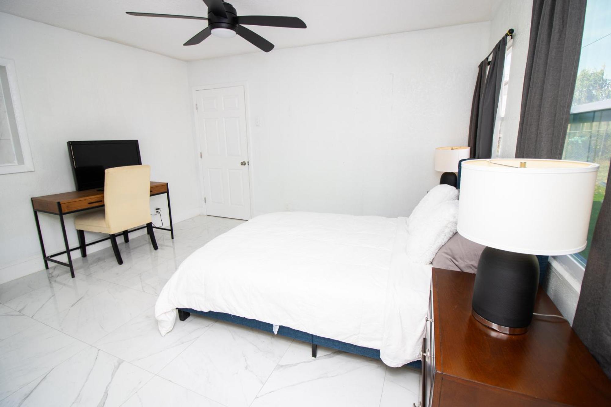 Shared Home - Close To The Beach Riviera Beach Bagian luar foto
