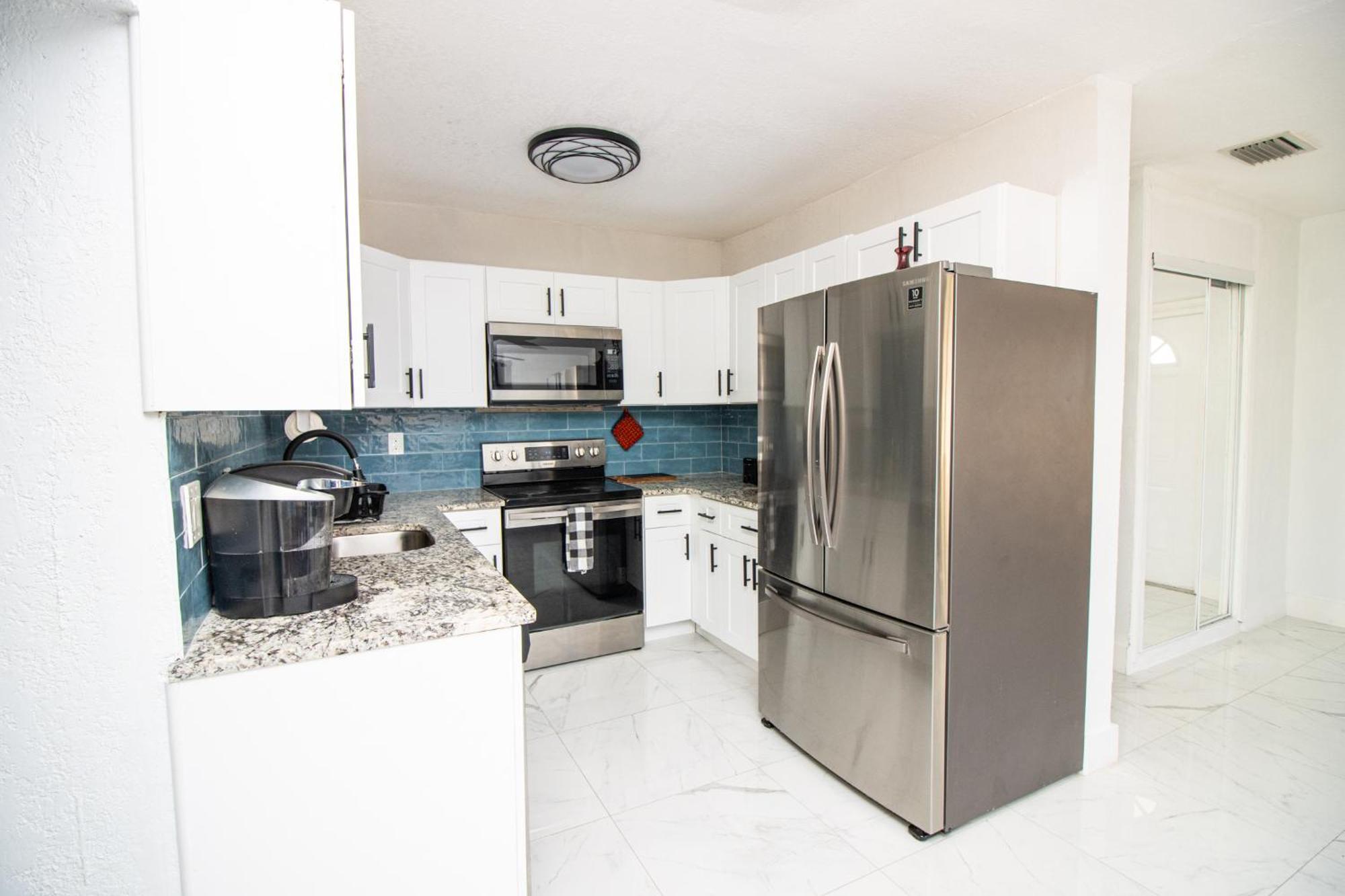 Shared Home - Close To The Beach Riviera Beach Bagian luar foto