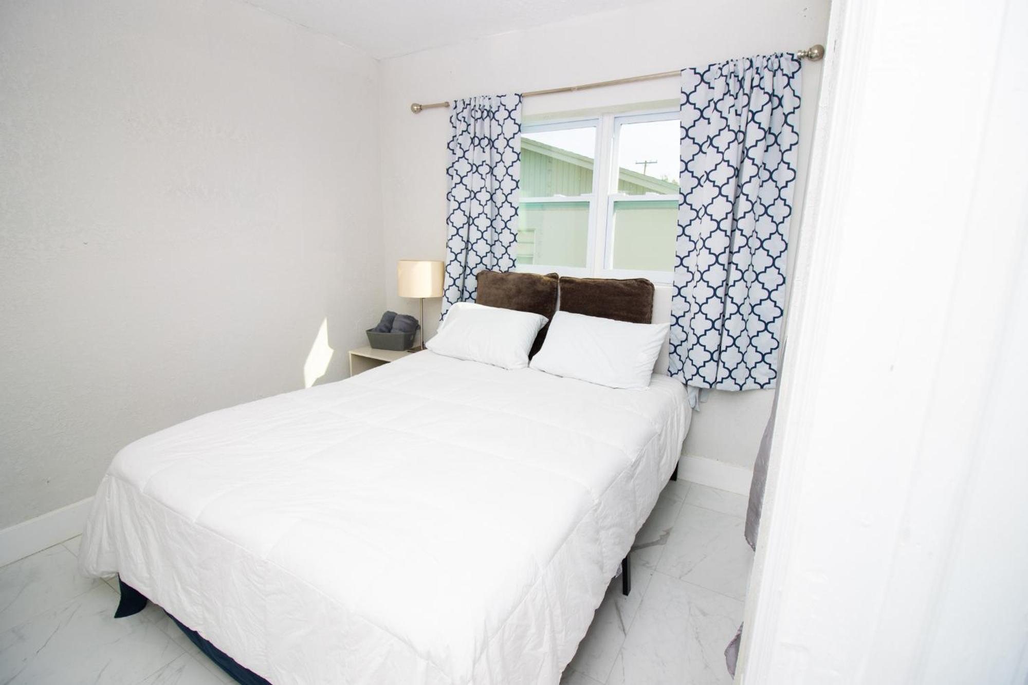Shared Home - Close To The Beach Riviera Beach Bagian luar foto
