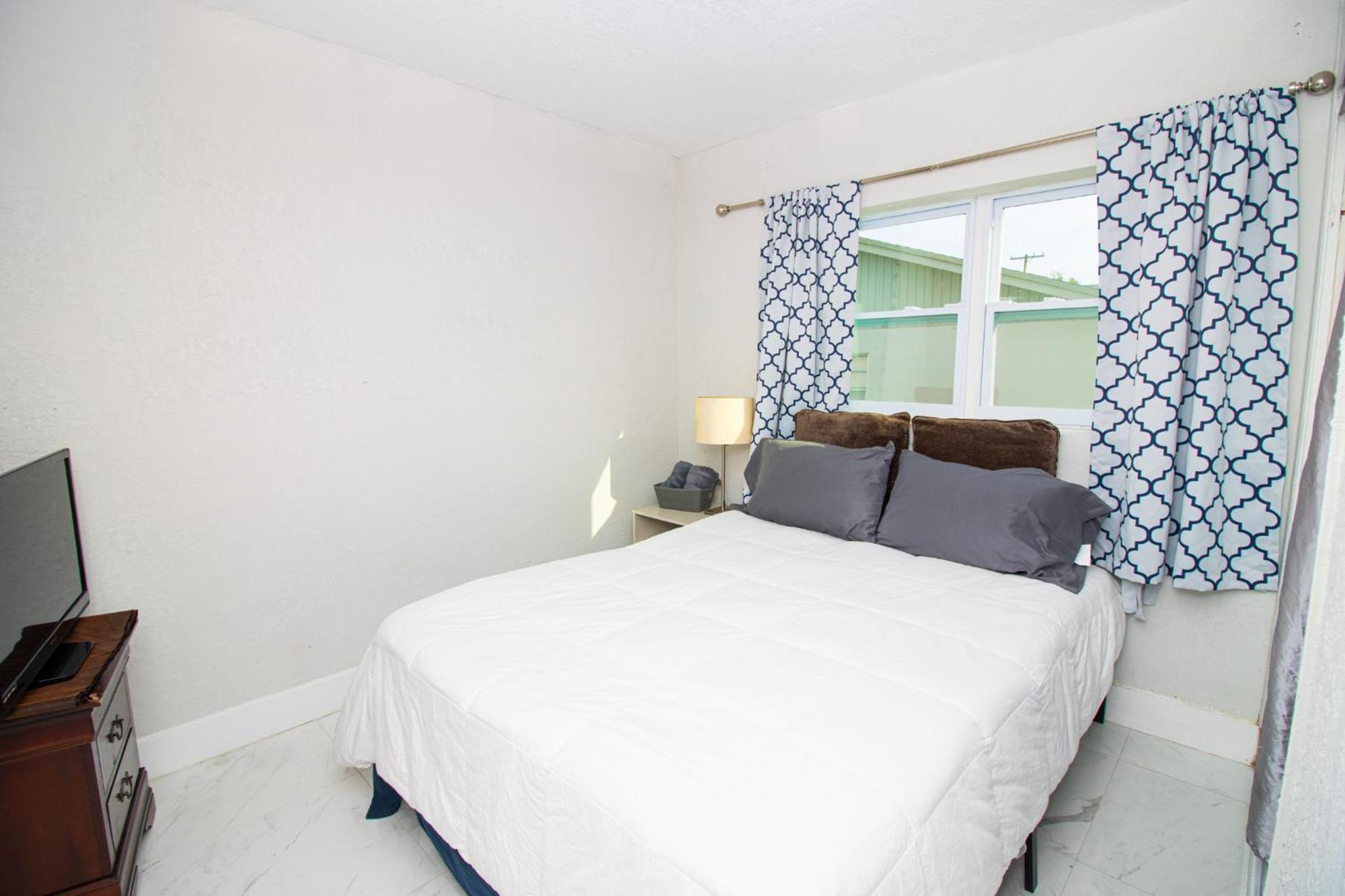 Shared Home - Close To The Beach Riviera Beach Bagian luar foto